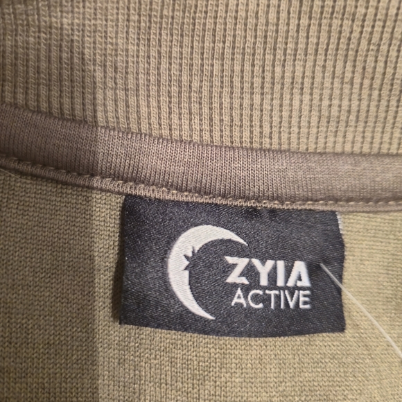 ZYIA ACTIVE Flying V Teddy Bear Fleece Zip Jacket Olive Green And Black X Small - Picture 10 of 12